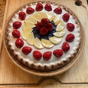 VINTAGE Covered Pie Dish